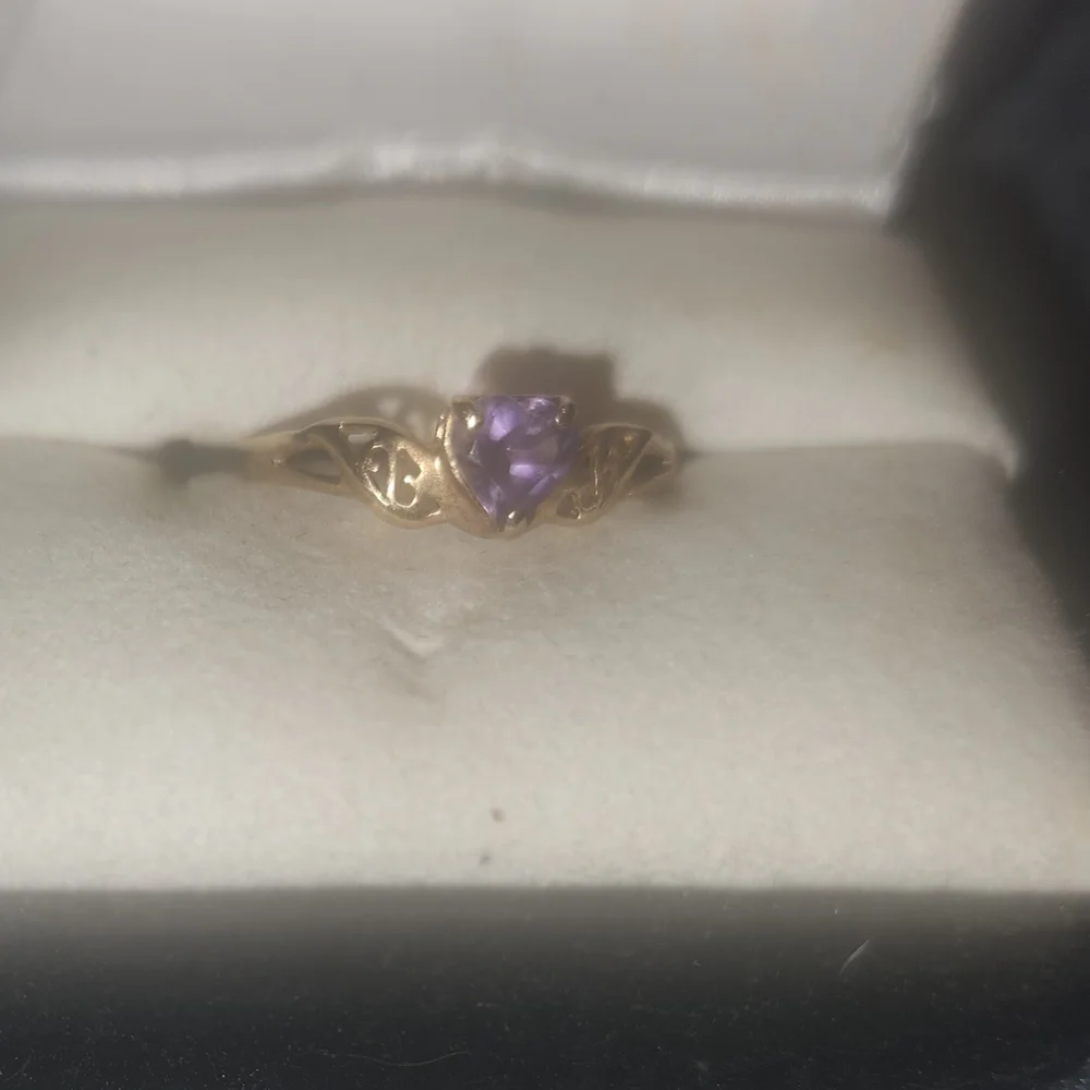 10kt Gold Heart Ring with Amethyst - Picture 12 of 15